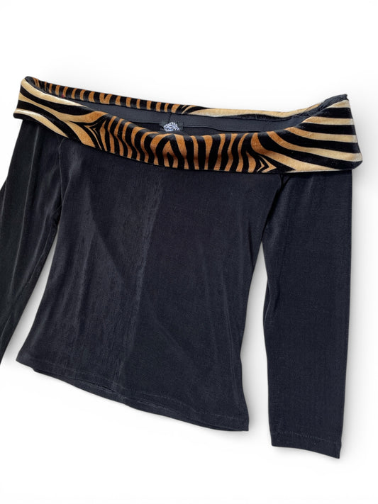 Top Freaks off shoulder